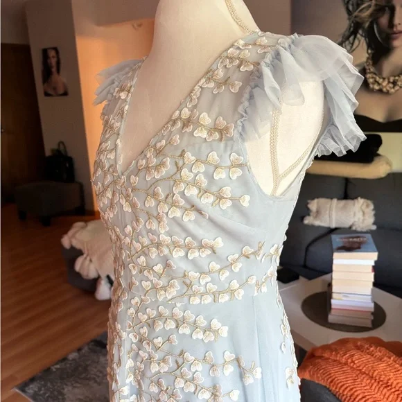 BCBGMaxAzria White Sleeveless V-Neck Maxi Dress - Picture 4 of 7